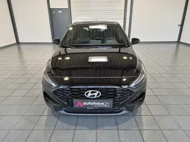 Gebraucht Hyundai i30 Advantage 140 PS (102 kW) 2024 Schwarz Limousine
