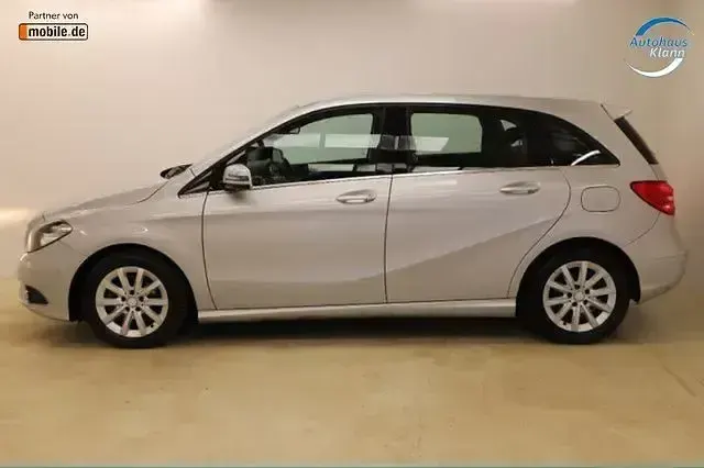 Gebraucht Mercedes B180 122 PS (89 kW) 2012 Silber Kleinwagen