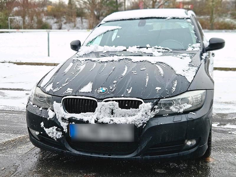 Schwarz Gebraucht 2011 BMW 318 Kombi | 2.999 € (Guter Preis) - Bild 1/4
