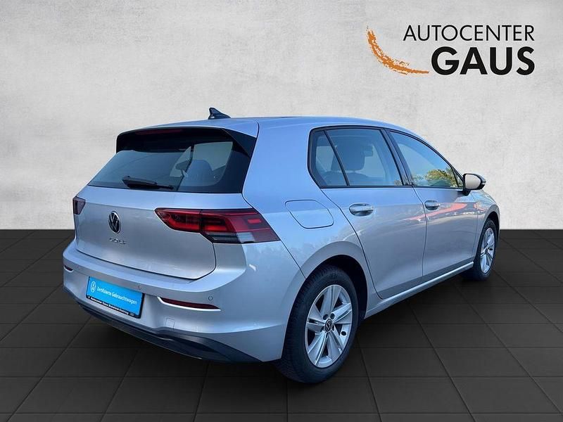 Gebraucht VW Golf VIII Life 116 PS (85 kW) 2023 Silber Limousine