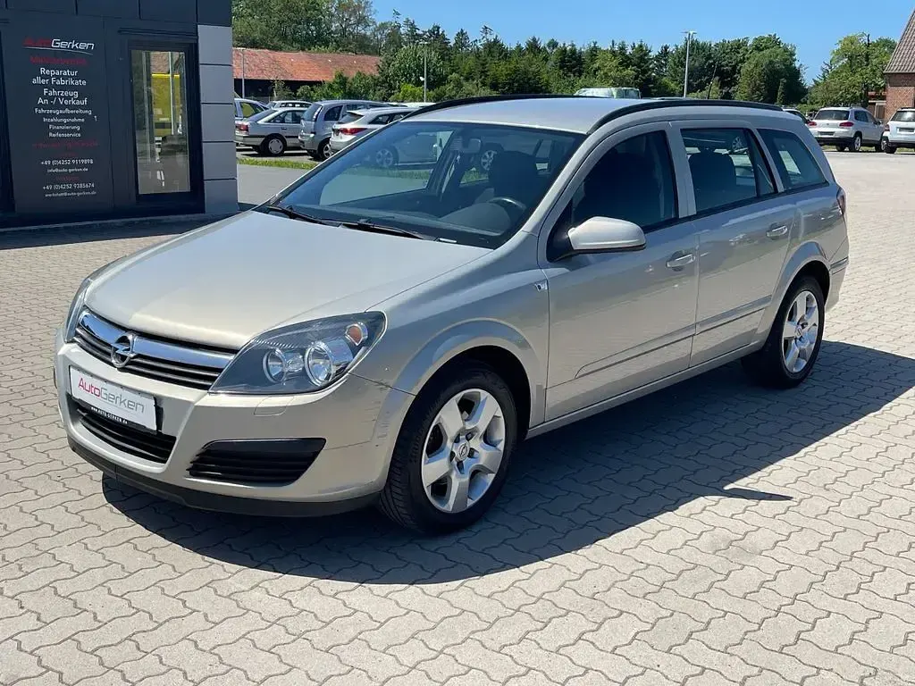 Gebraucht Opel Astra Edition 101 PS (74 kW) 2006 Pannacotta metallic Limousine