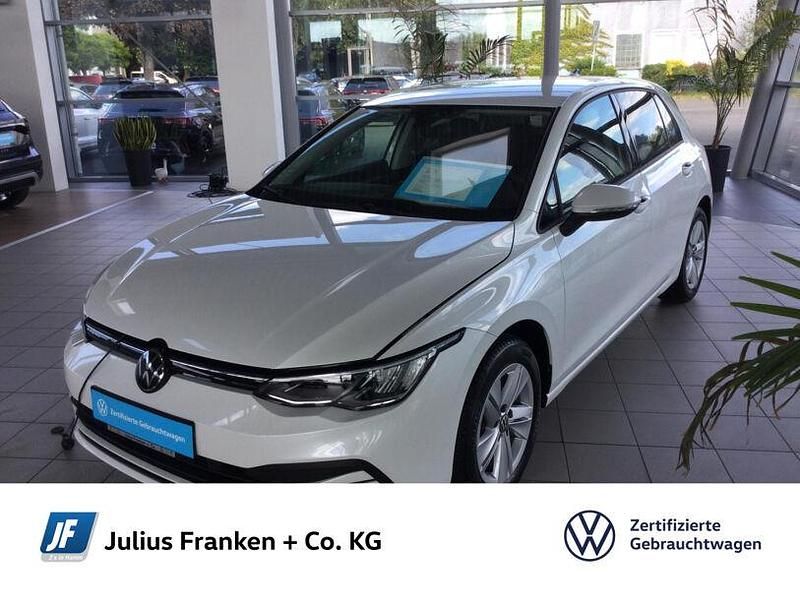 Oryxweiß perleffekt (metallic) Gebraucht 2023 VW Golf VIII Life Limousine | 23.995 € (Guter Preis) - Bild 1/2