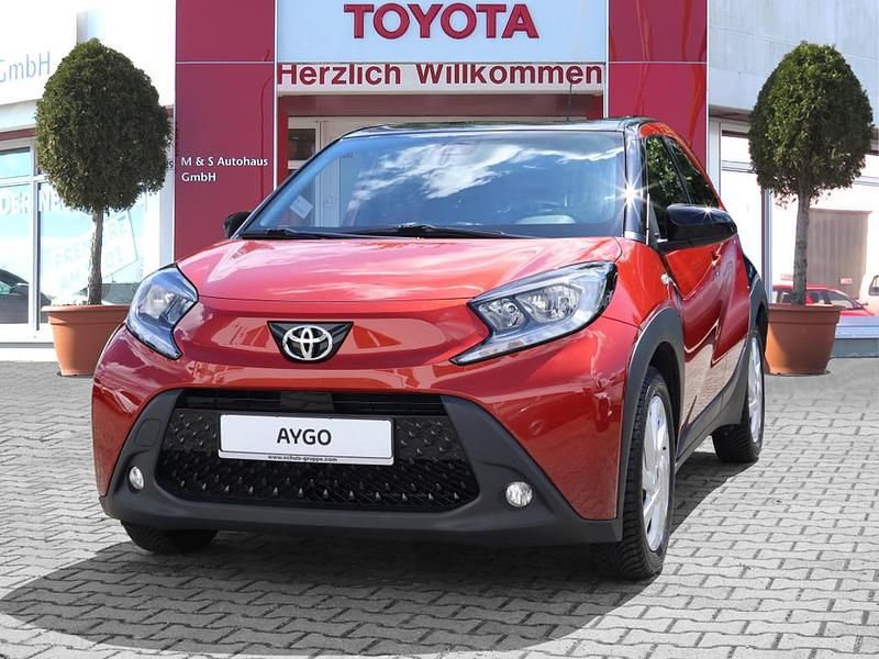 Rot Gebraucht 2022 Toyota Aygo Pulse Kleinwagen | 15.990 € (Fairer Preis) - Bild 1/4