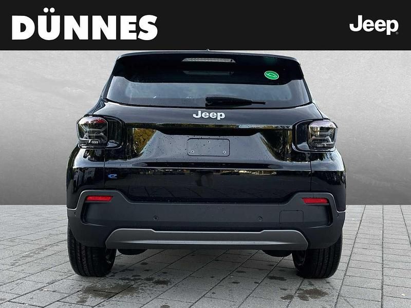 Neu Jeep Avenger EV Longitude 114 kW (156 PS) 2025 Schwarz (volcano black) SUV