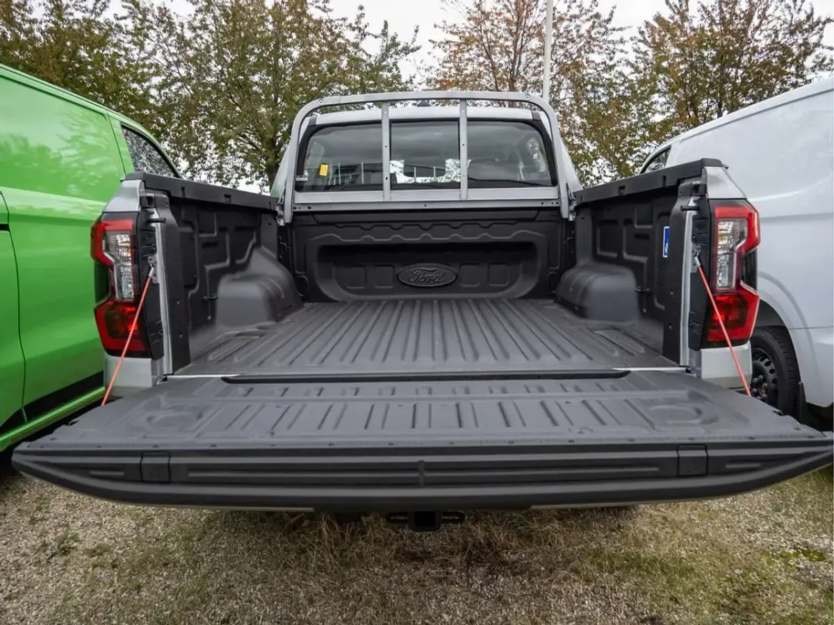 Neu Ford Ranger XLT 170 PS (125 kW) 2025 Silber Pickup