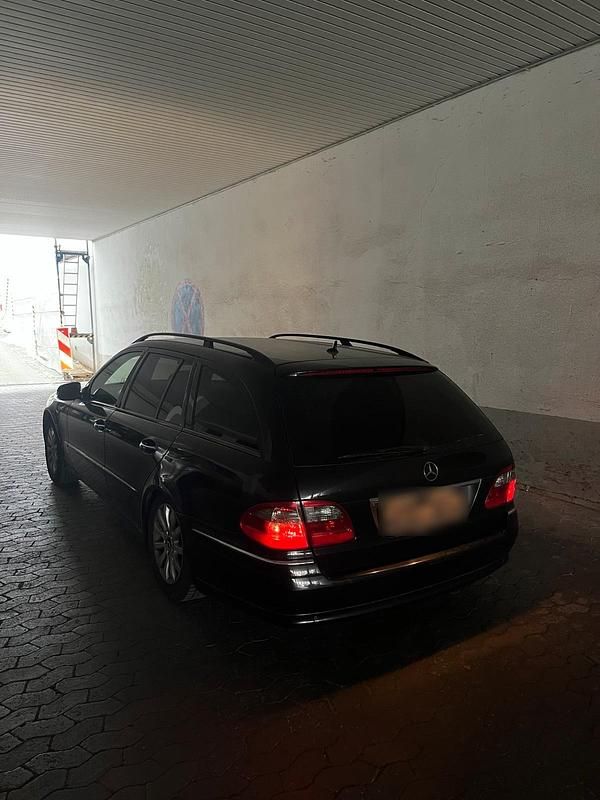 Gebraucht Mercedes E220 Elegance 170 PS (125 kW) 2007 Schwarz Kombi