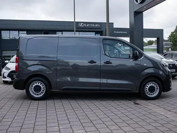 Gebraucht Toyota Proace Plus 120 PS (88 kW) 2022 Basaltgrau metallic Van / Kleinbus