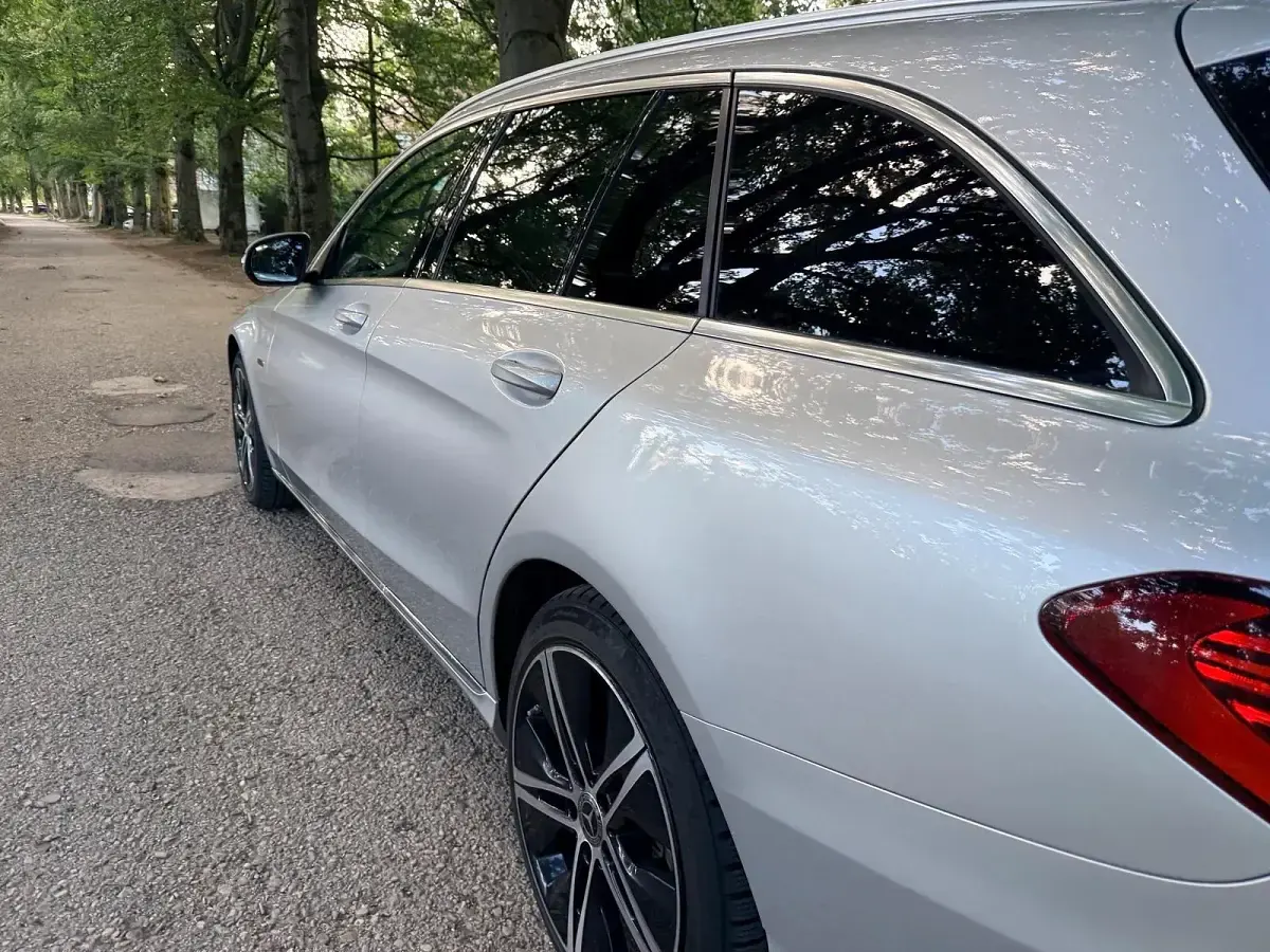 Gebraucht Mercedes C300e 306 PS (225 kW) 2020 Grau Kombi