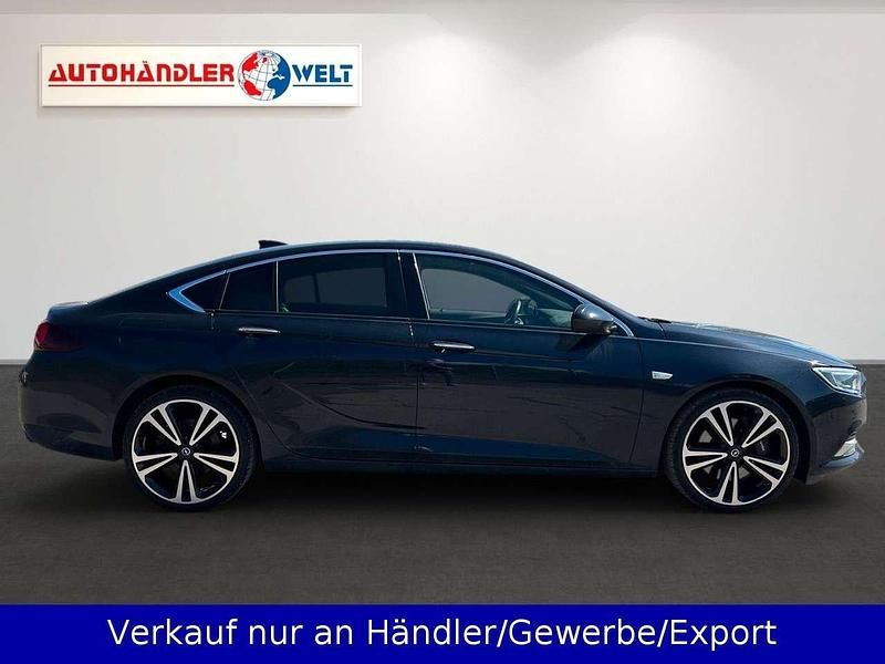 Usado Opel Insignia 260 HP (191 kW) 2017 Azul Sedan