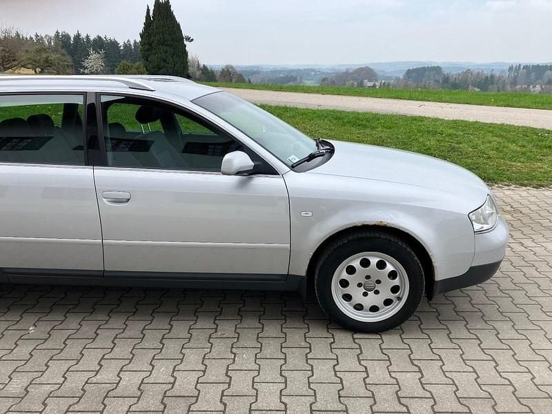 Second-hand Audi A6 110 CP (80 kW) 2000 Argintiu Break