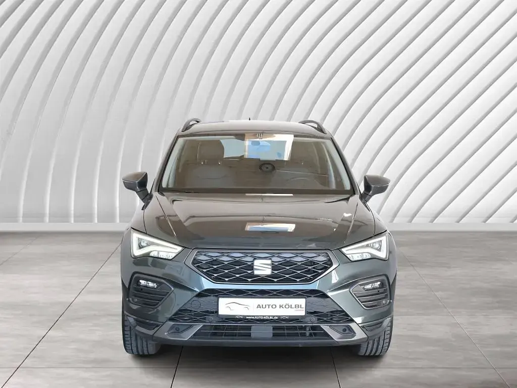 Gebraucht Seat Ateca FR 150 PS (110 kW) 2022 "camouflage" gr]n SUV