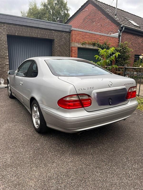 Silber Gebraucht 2000 Mercedes CLK230 Coupé | 2.700 € (Fairer Preis) - Bild 1/4