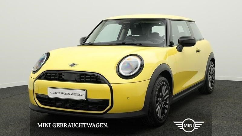 Second-hand Mini Cooper Classic 156 CP (114 kW) 2024 Galben Hatchback