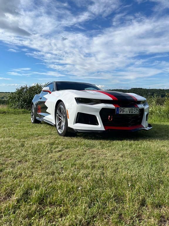 Grau Gebraucht 2018 Chevrolet Camaro Coupé | 25.000 € (Superpreis) - Bild 1/4