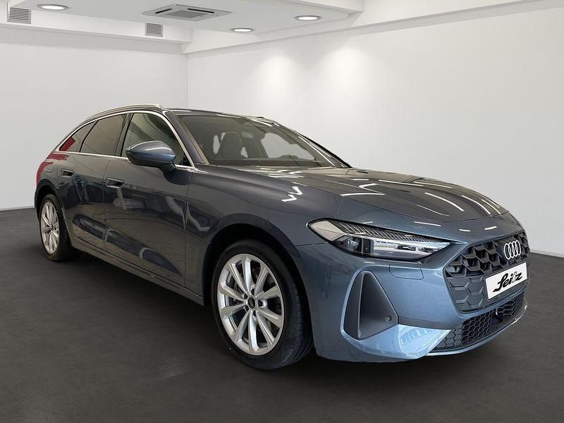 Gebraucht Audi A5 Ambiente 204 PS (150 kW) 2025 Horizontblau metallic Coupé