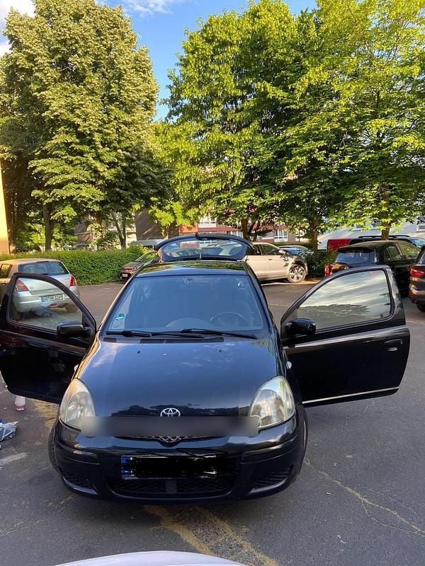 Schwarz Gebraucht 2004 Toyota Yaris Kleinwagen | 900 € (Guter Preis) - Bild 1/4