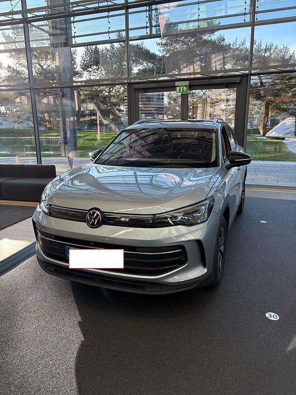 Silber Gebraucht 2025 VW Tiguan Goal SUV | 41.500 € (Superpreis) - Bild 1/4
