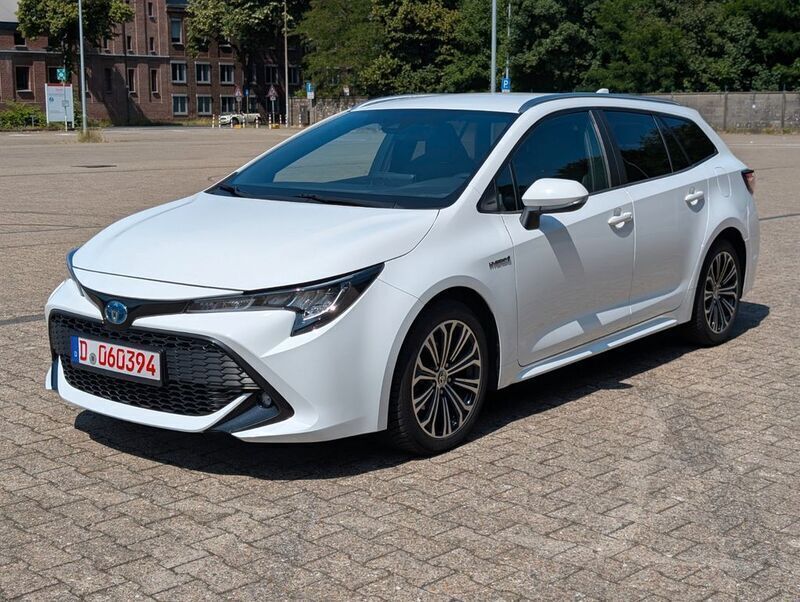 Super white 2 Gebraucht 2020 Toyota Corolla Business Edition Kombi | 17.255 € (Etwas zu teuer) - Bild 1/4