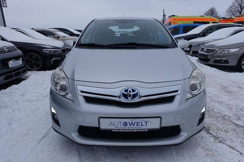 Gebraucht Toyota Auris Hybrid 99 PS (72 kW) 2012 Silber Limousine