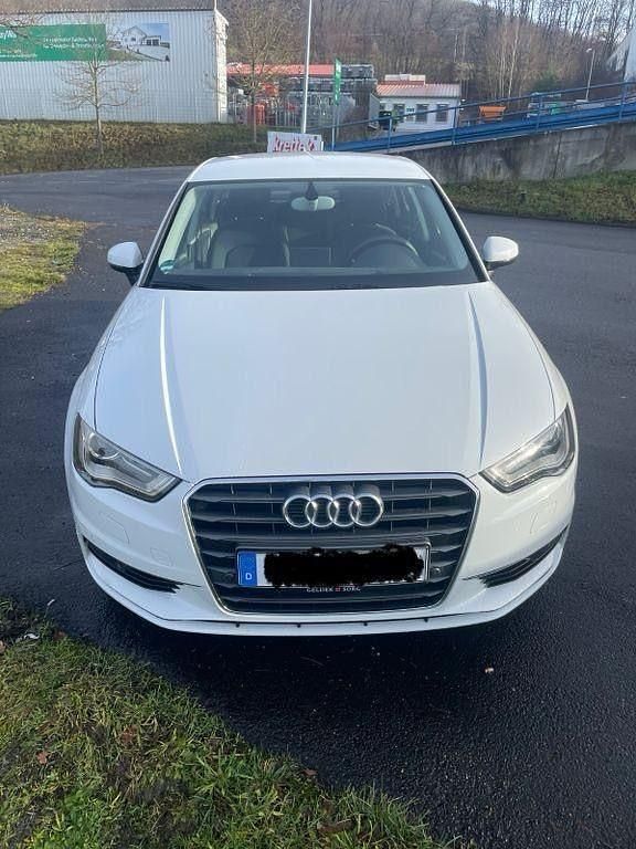 Weiß Gebraucht 2014 Audi A3 Ambition Limousine | 11.900 € - Bild 1/4