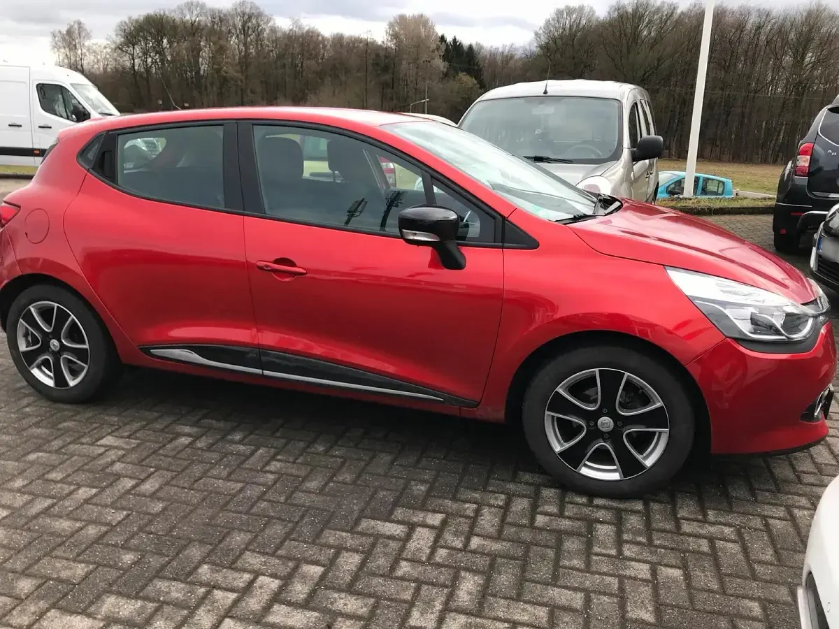 Gebraucht Renault Clio Initiale Paris 90 PS (66 kW) 2014 Rot Kleinwagen