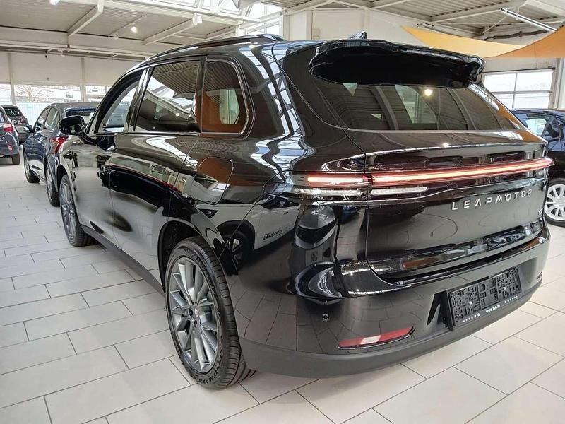 Gebraucht Leapmotor C10 160 kW (218 PS) 2026 Metallic black SUV