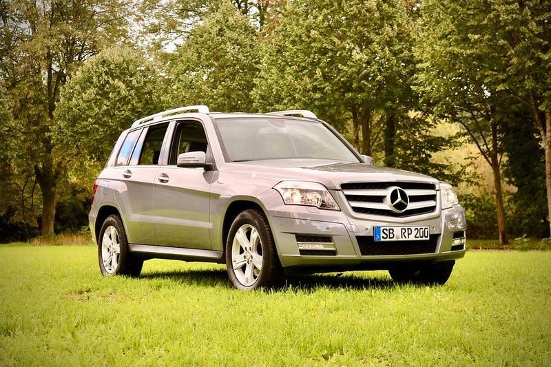 Grau Gebraucht 2011 Mercedes GLK220 SUV | 17.650 € (Etwas zu teuer) - Bild 1/4