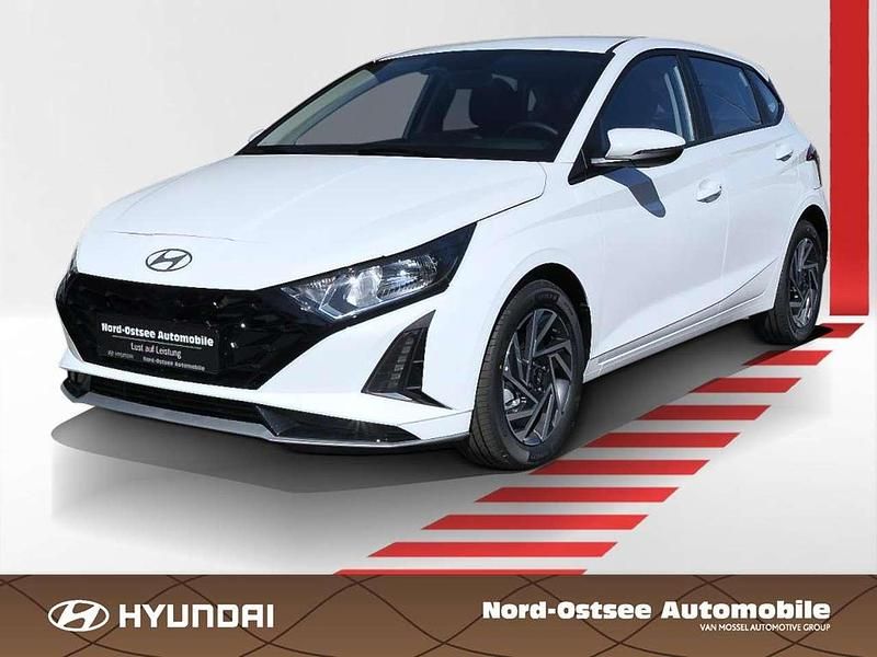 Atlas white Neu 2025 Hyundai i20 Comfort Limousine | 21.990 € (Guter Preis) - Bild 1/4
