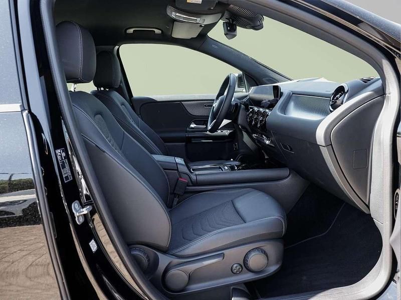Gebraucht Mercedes GLA200 163 PS (119 kW) 2024 Schwarz SUV