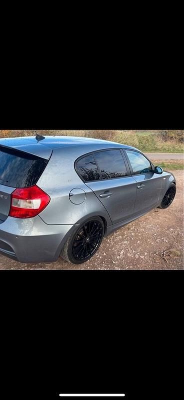 Grau Gebraucht 2006 BMW 118 Kleinwagen | 4.000 € (Teuer) - Bild 1/4