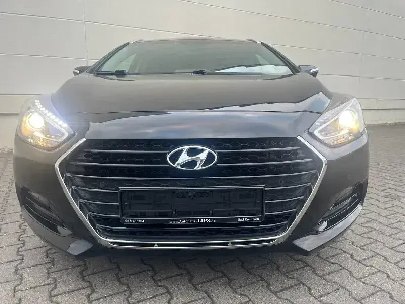 Gebraucht Hyundai i40 165 PS (121 kW) 2018 Phantom black / mic Kombi