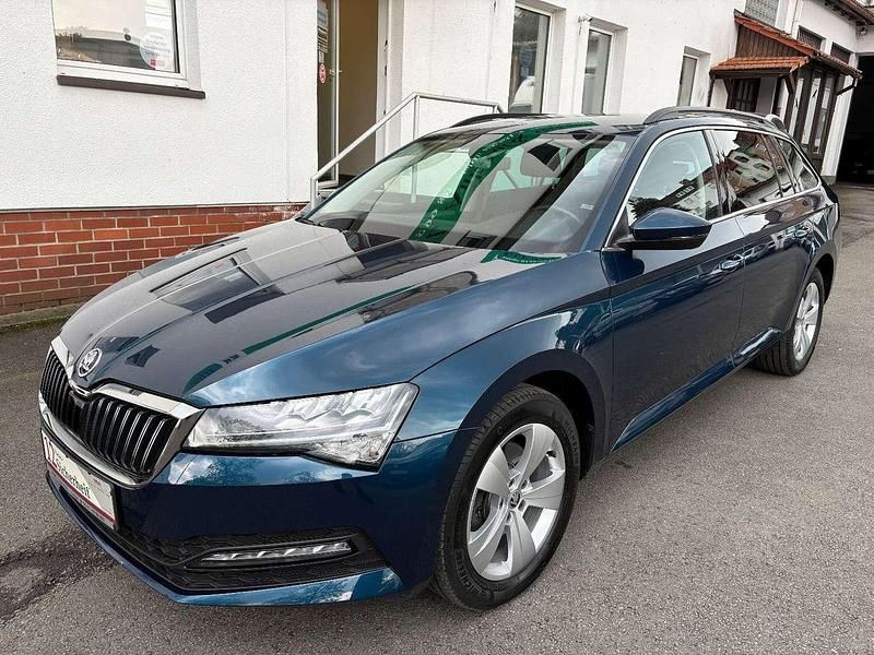 Lavablau metallic Gebraucht 2020 Skoda Superb Ambition Kombi | 17.490 € (Etwas zu teuer) - Bild 1/4