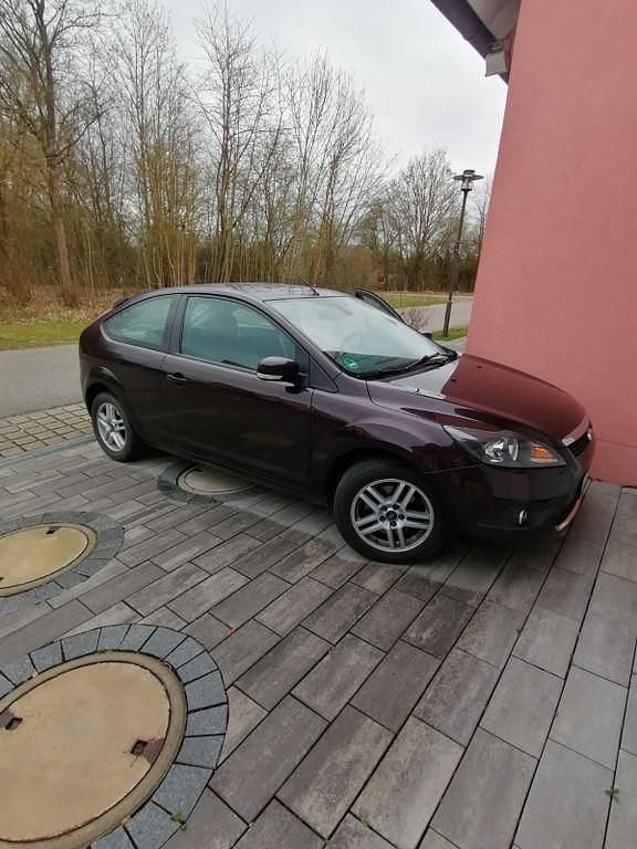 Rot Gebraucht 2008 Ford Focus Limousine | 2.100 € (Superpreis) - Bild 1/3