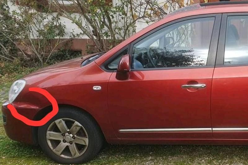 Gebraucht Kia Carens 140 PS (102 kW) 2009 Rot Van / Kleinbus