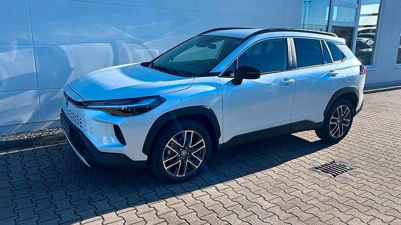 Weiß Neu 2025 Toyota Corolla Cross SUV | 35.980 € (Guter Preis) - Bild 1/4