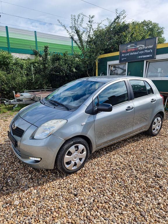 Silber Gebraucht 2007 Toyota Yaris Cool Limousine | 2.950 € (Guter Preis) - Bild 1/4