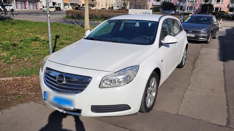 Weiß Gebraucht 2009 Opel Insignia Kombi | 1.250 € (Superpreis) - Bild 1/4