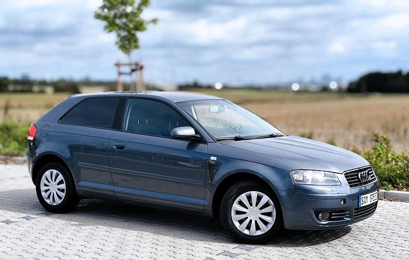 Grau Gebraucht 2004 Audi A3 Limousine | 2.999 € (Fairer Preis) - Bild 1/4