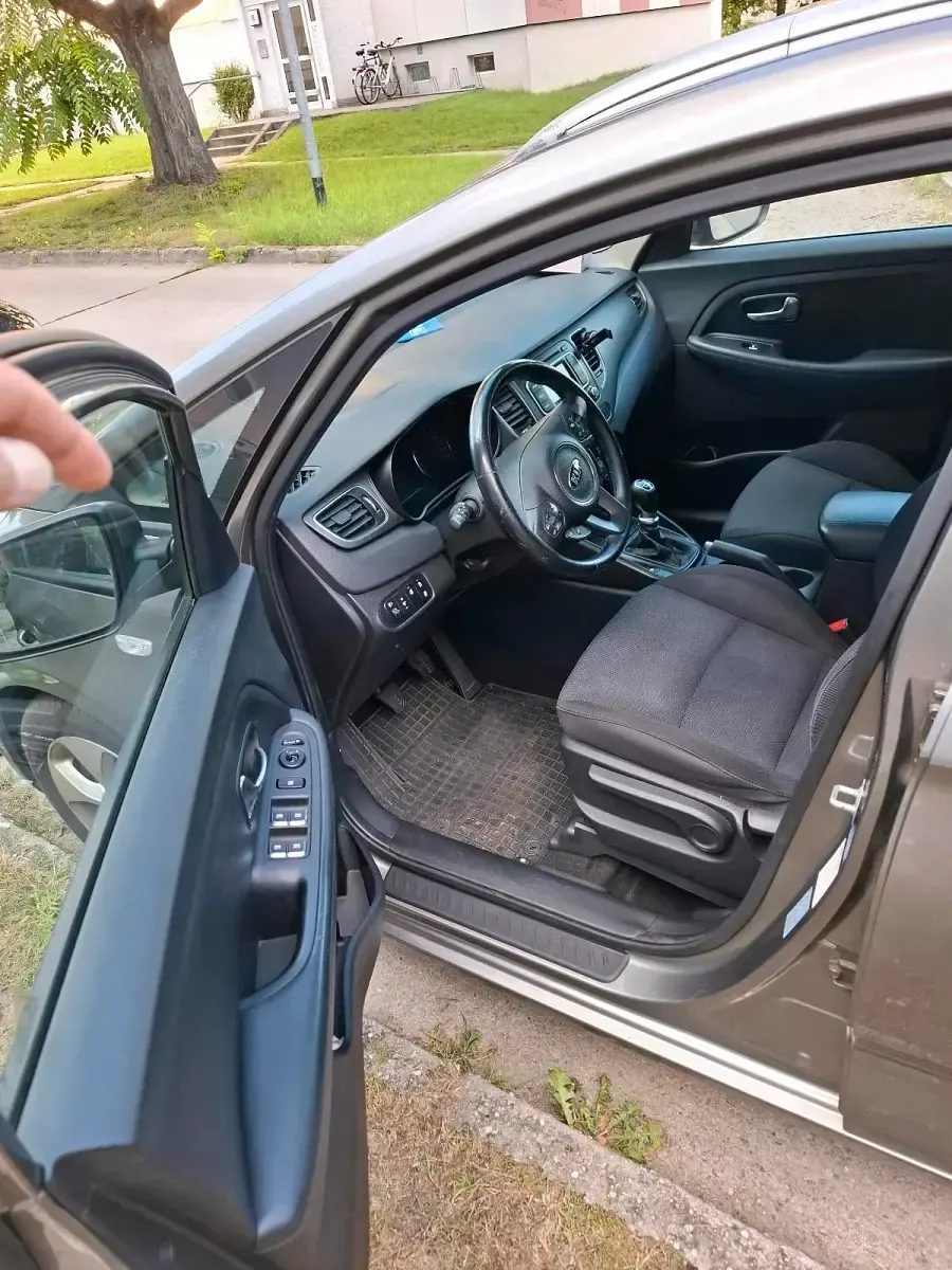 Gebraucht Kia Carens 132 PS (97 kW) 2013 Grau Van / Kleinbus