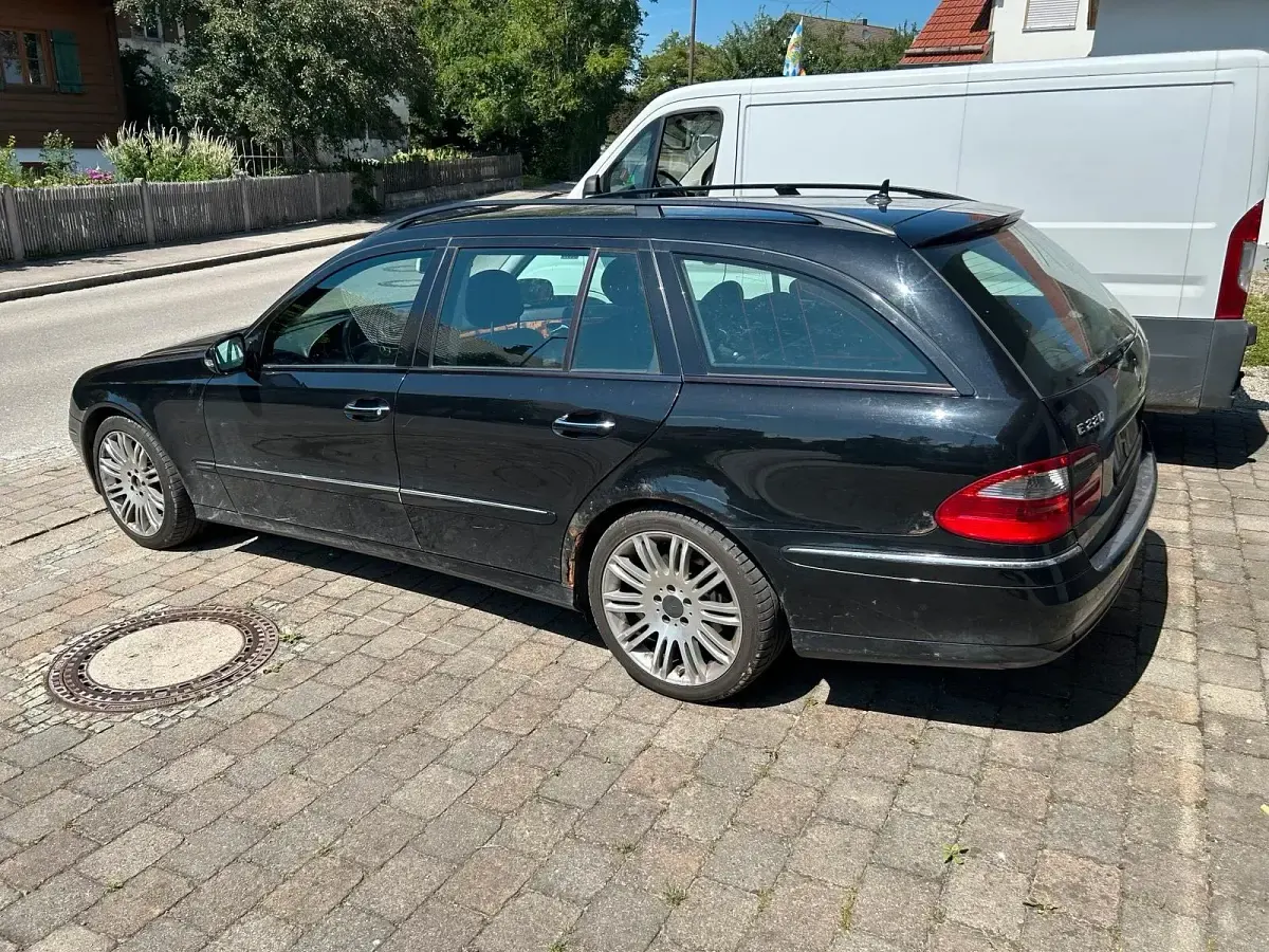 Gebraucht Mercedes E220 Elegance 170 PS (125 kW) 2008 Schwarz Kombi