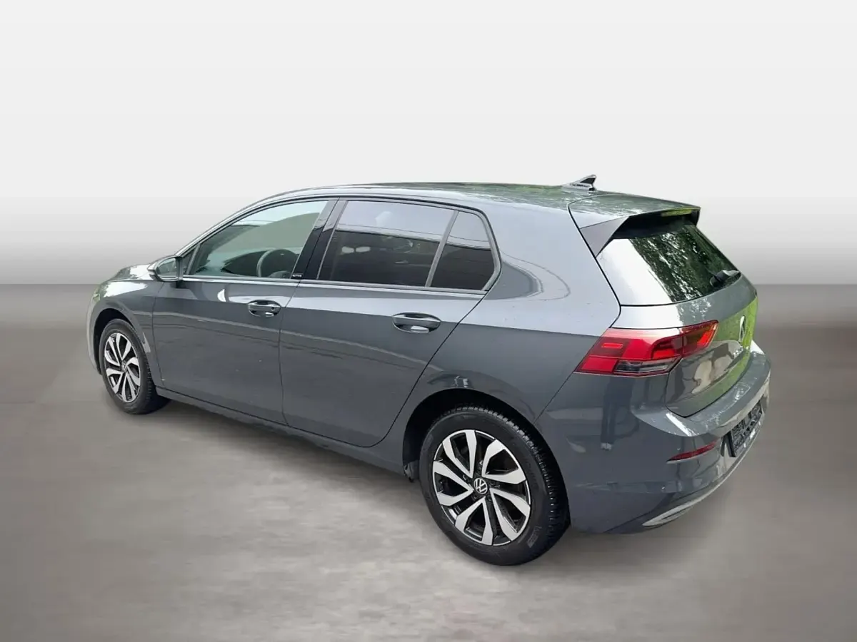 Gebraucht VW Golf VIII Active 131 PS (96 kW) 2022 Uranograu Limousine