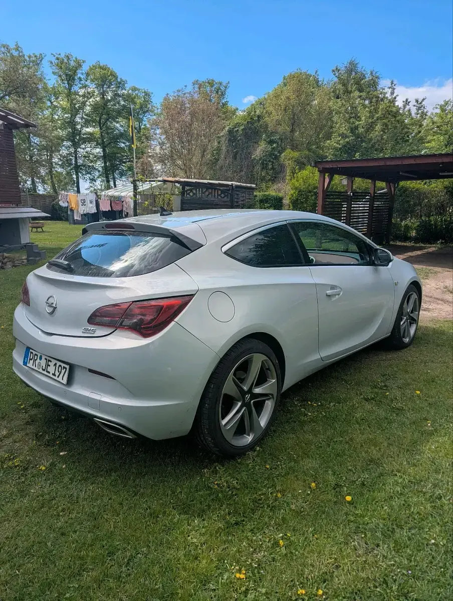 Gebraucht Opel Astra GTC 165 PS (121 kW) 2011 Silber Kleinwagen