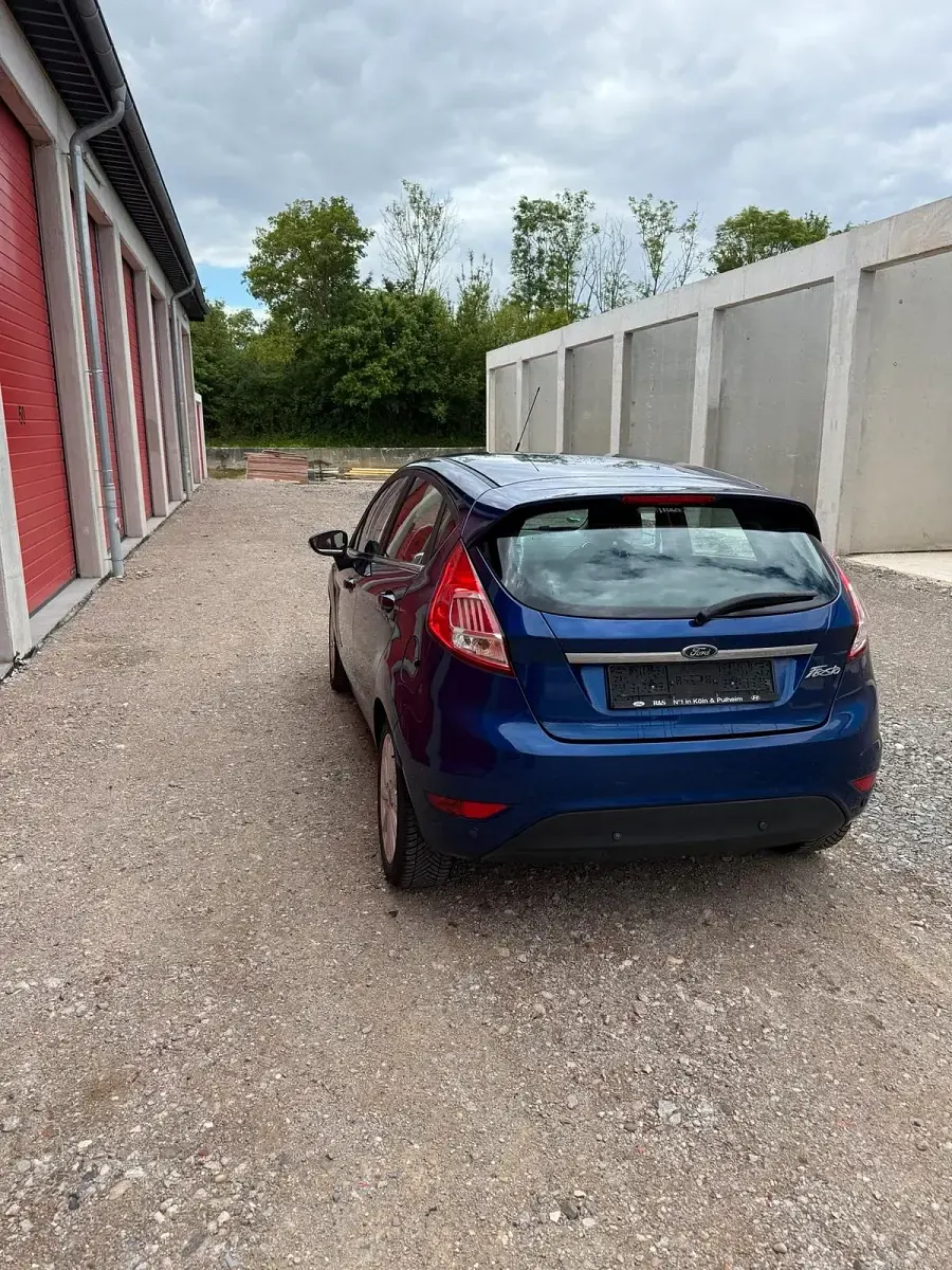 Gebraucht Ford Fiesta Titanium 80 PS (58 kW) 2016 Blau Kleinwagen