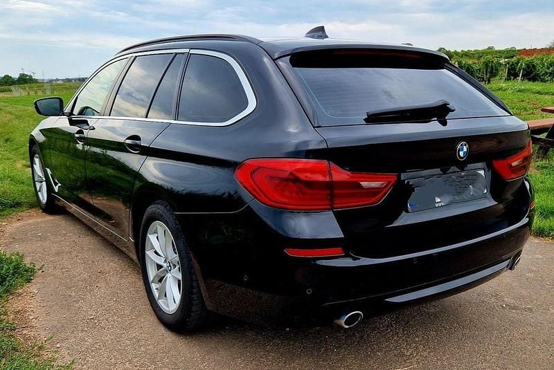 Gebraucht BMW 520 190 PS (139 kW) 2018 Schwarz Kombi