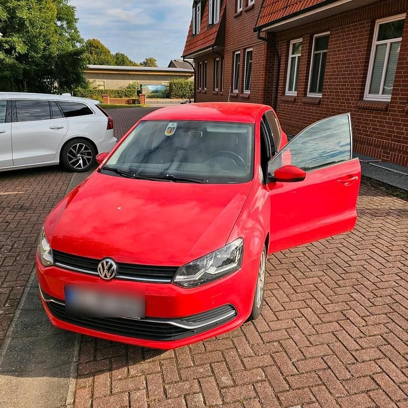 Rot Gebraucht 2015 VW Polo Kleinwagen | 9.500 € (Etwas zu teuer) - Bild 1/4