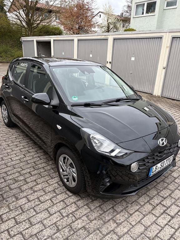Gebraucht Hyundai i10 Select 67 PS (49 kW) 2021 Schwarz Kleinwagen