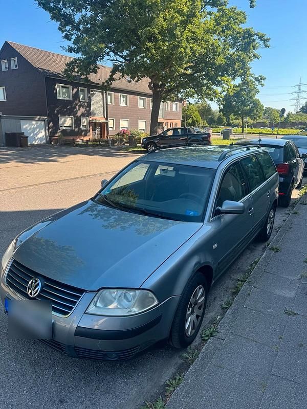 Grün Gebraucht 2002 VW Passat Kombi | 700 € (Superpreis) - Bild 1/4