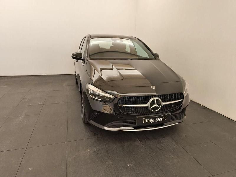 Gebraucht Mercedes B200 Progressive 163 PS (119 kW) 2025 Unilack nachtschwarz Van / Kleinbus