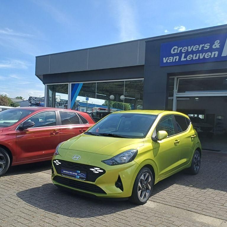 Grün Neu 2025 Hyundai i10 Trend Kleinwagen | 17.800 € (Fairer Preis) - Bild 1/4