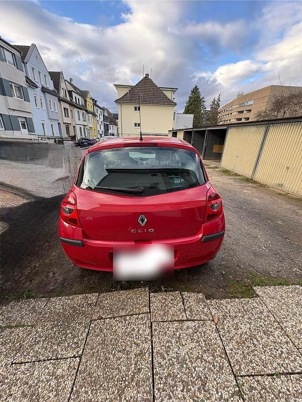 Gebraucht Renault Clio II 75 PS (55 kW) 2007 Rot Kleinwagen